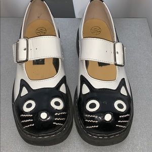 Purrrfect kitty shoes. 😻😽
